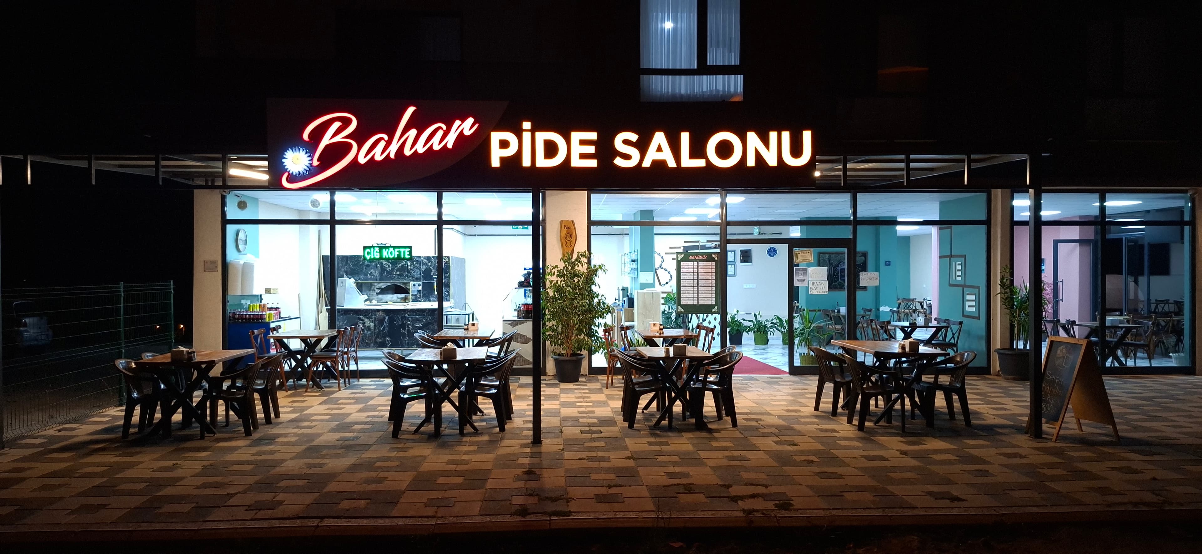 Bahar Pide salonunun dış cephesi